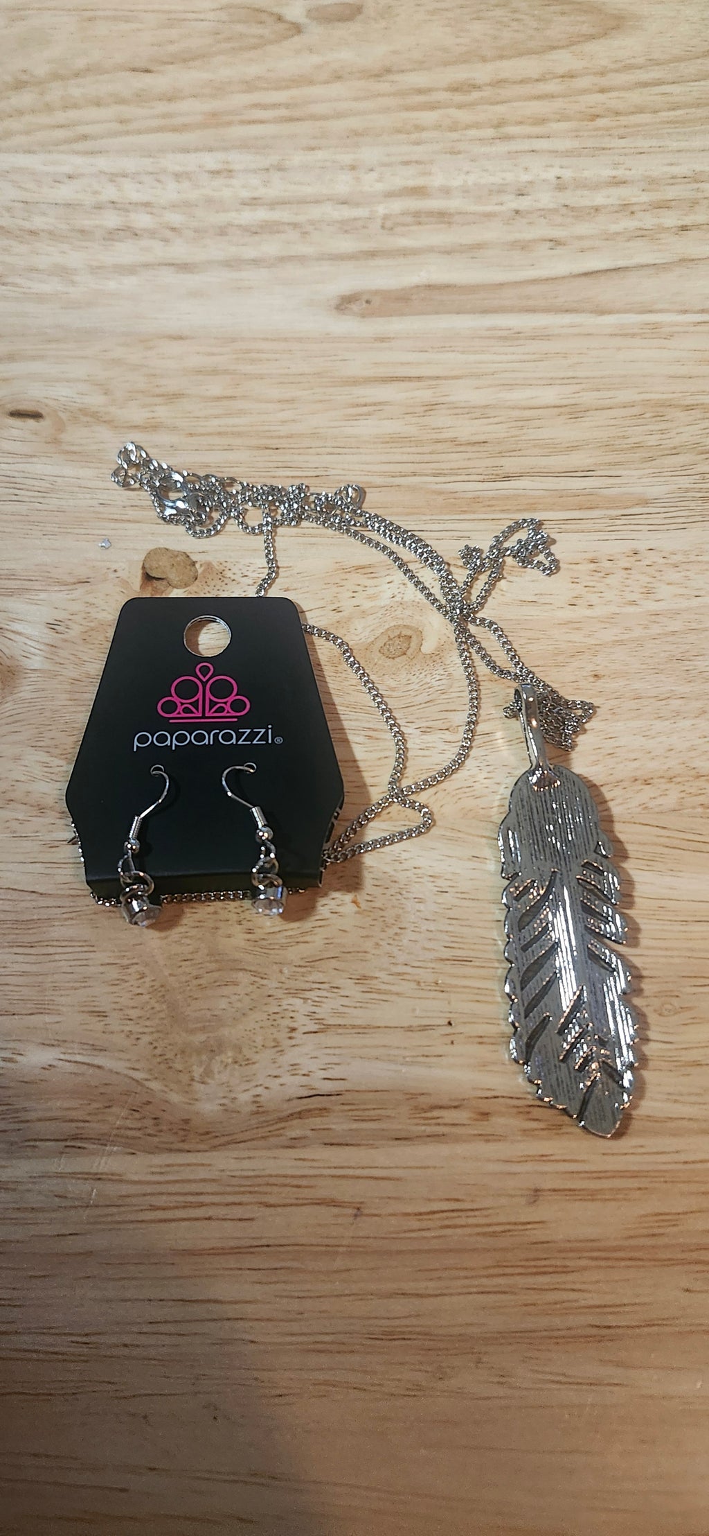 Paparazzi Pure QUILL-Power Green Necklace W Earrings