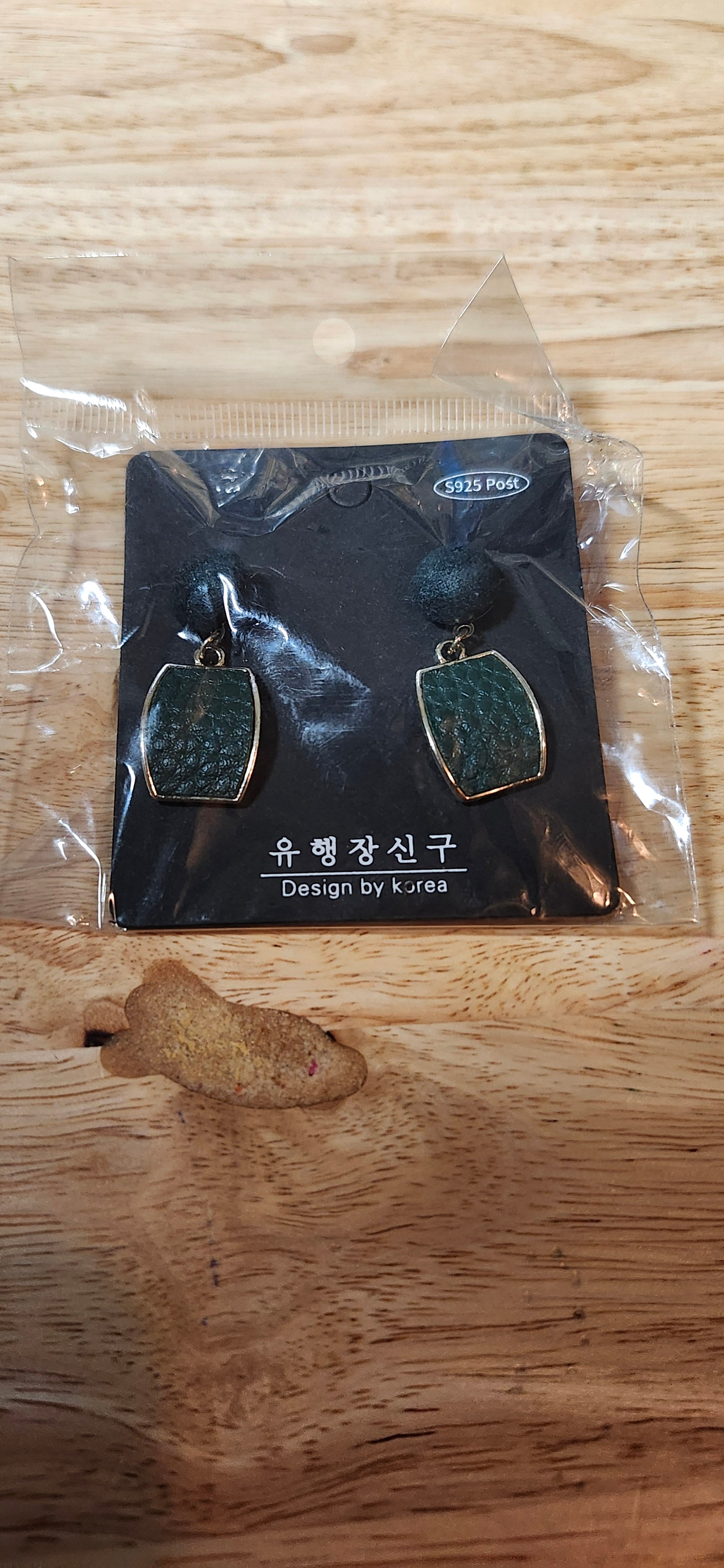 Design By Korea Green Geometric Textured Faux-Leather Drop Earrings
