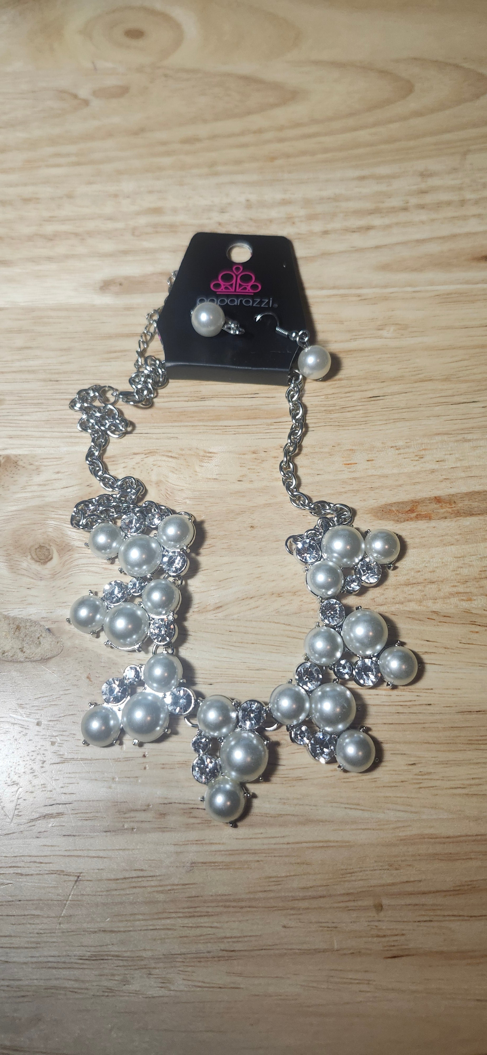 Paparazzi Renown Refinement White Necklace W Earrings